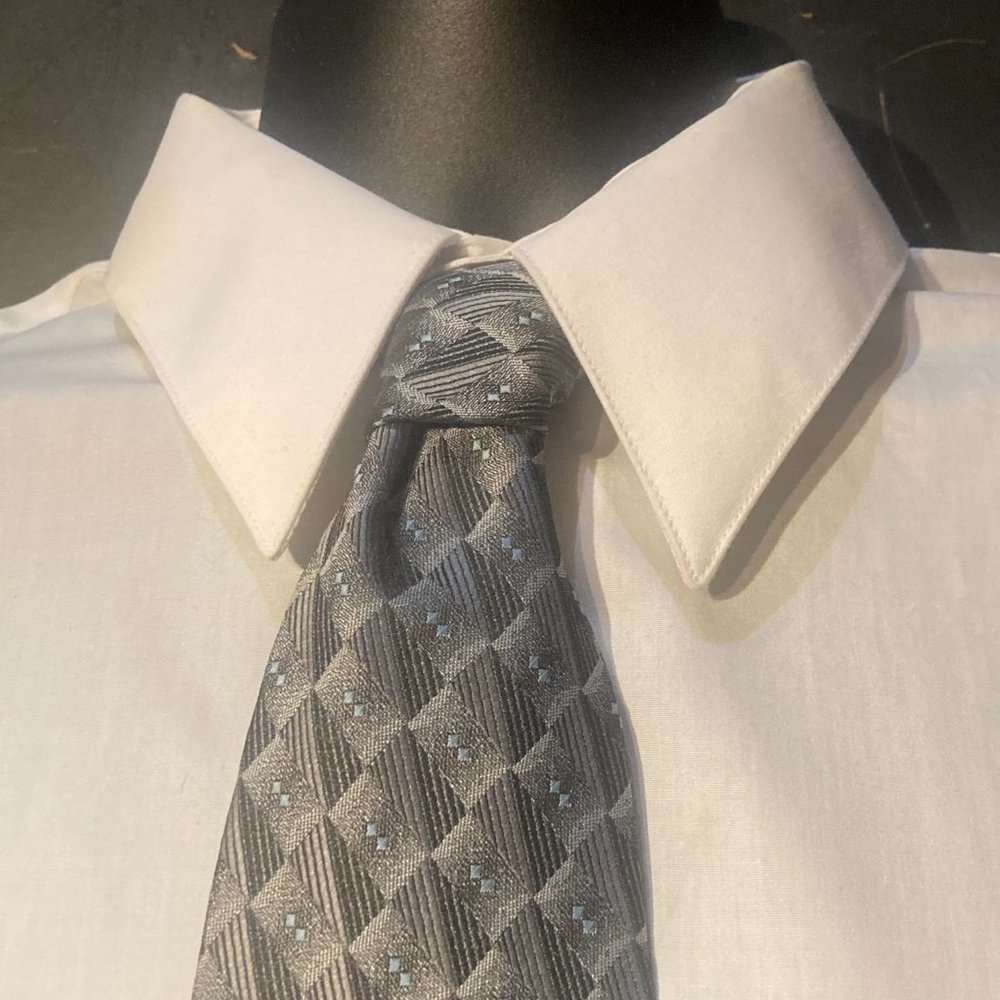 Hugo Boss Mens Silk Necktie Silver Gray Blue Geometric Tie Italy